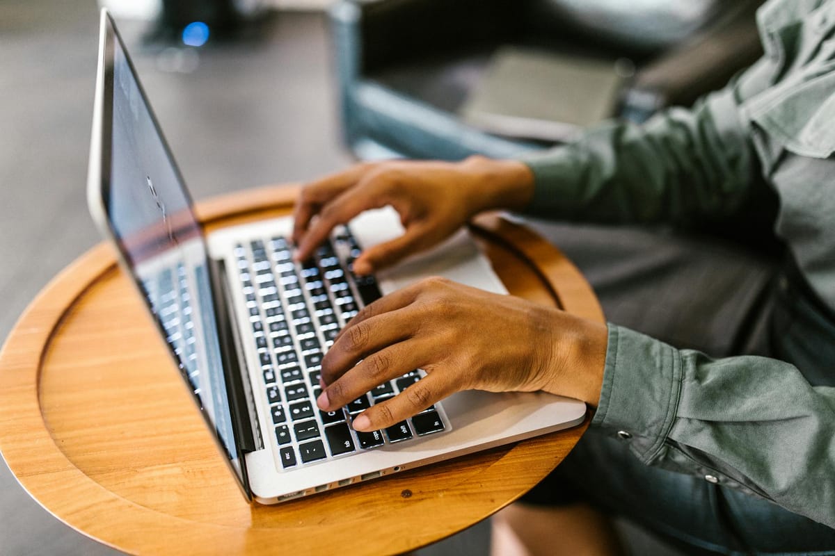 Best AI Writing Tools Free Online: A Complete Comparison and Review